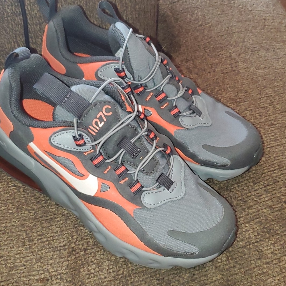 Nike Size 1 airmax 270